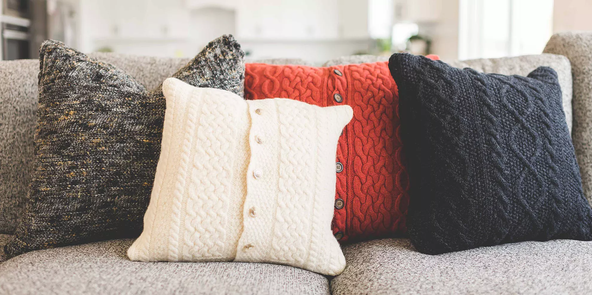 Knitted pillow covers tutorial: Learn how to knit custom pillow covers step-by-step with easy instructions for beginners and seasoned knitters alike